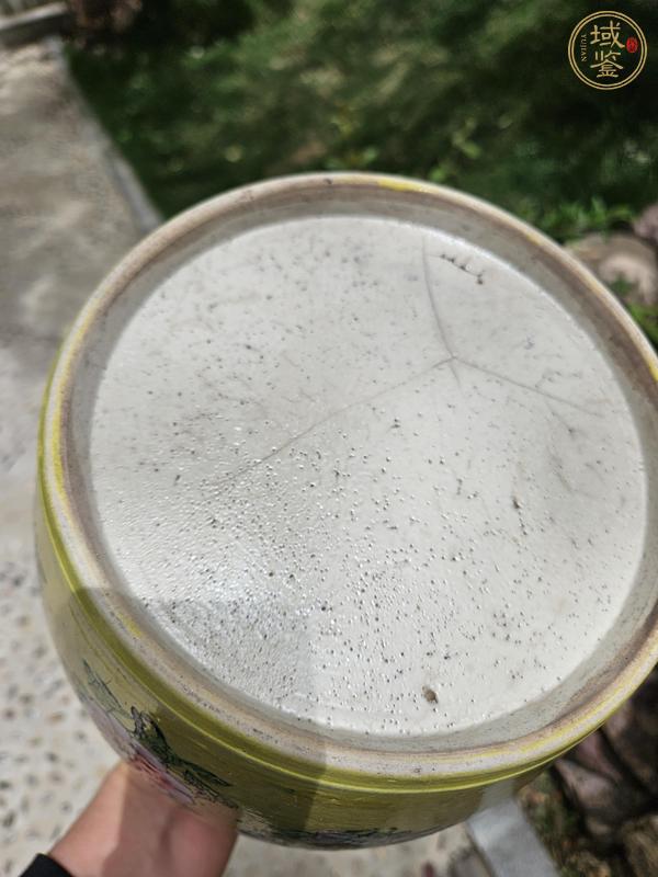 古玩陶瓷黃地粉彩花卉蝴蝶紋罐真品鑒賞圖