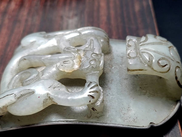 古玩玉器清代和田玉雕“龍紋帶扣”木盒拍賣，當(dāng)前價(jià)格22000元