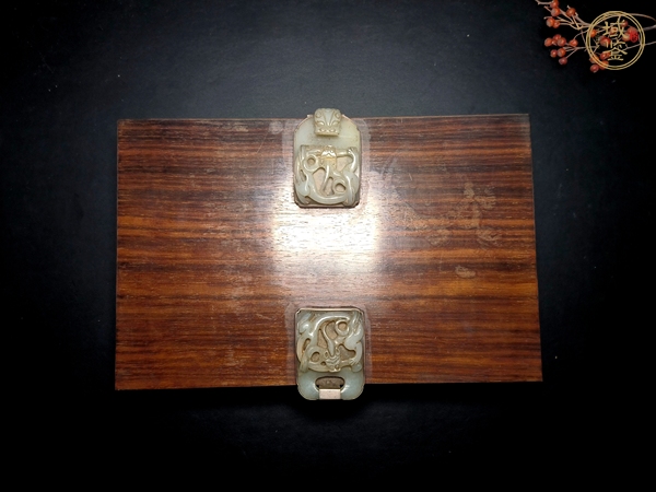 古玩玉器和田玉雕“龍紋帶扣”真品鑒賞圖