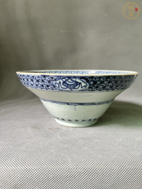 古玩陶瓷青花花卉紋折腰碗真品鑒賞圖