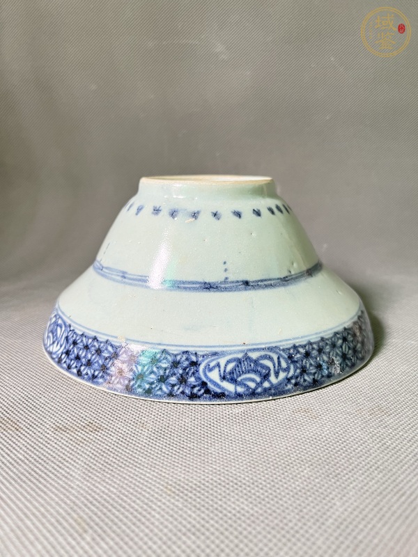 古玩陶瓷青花花卉紋折腰碗真品鑒賞圖