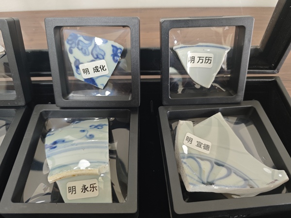 古玩陶瓷明.十三帝青花瓷片拍賣，當(dāng)前價(jià)格1500元