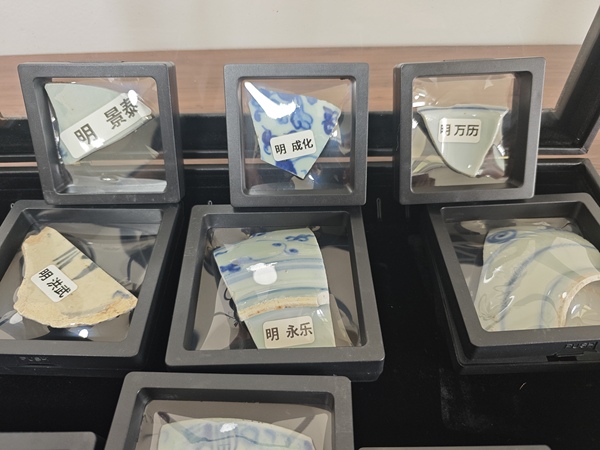 古玩陶瓷明.十三帝青花瓷片拍賣，當(dāng)前價(jià)格1500元