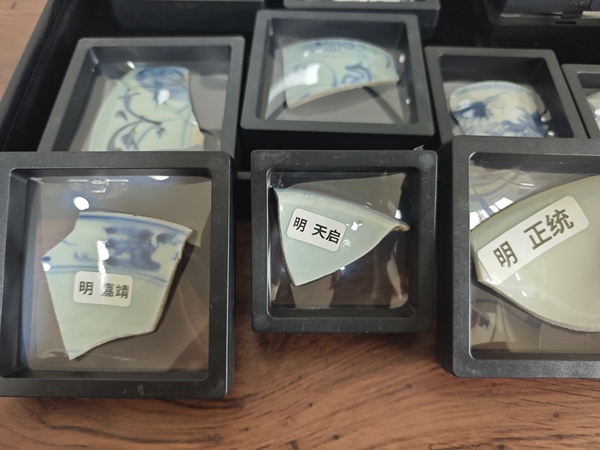 古玩陶瓷明.十三帝青花瓷片拍賣，當(dāng)前價(jià)格1500元