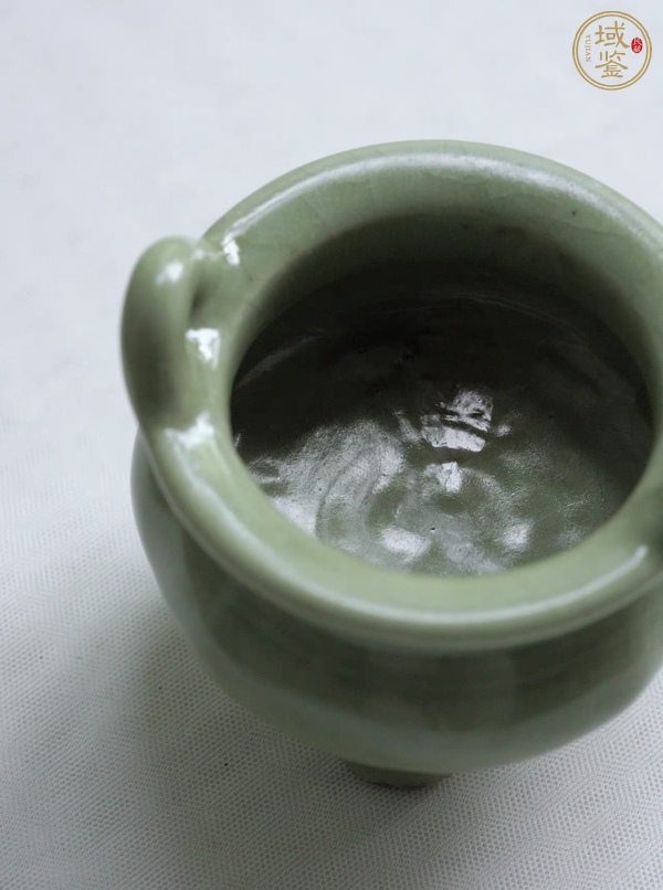 古玩陶瓷龍泉青瓷雙耳三足爐真品鑒賞圖