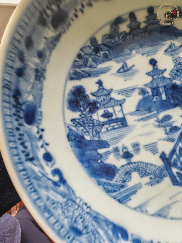 古玩陶瓷青花山水盤真品鑒賞圖