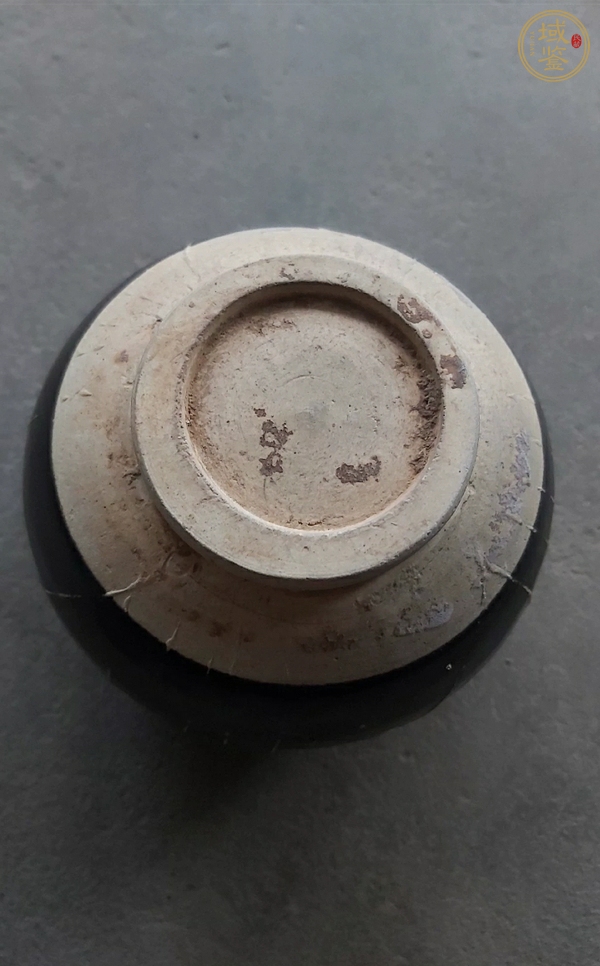 古玩陶瓷醬釉線條紋罐真品鑒賞圖