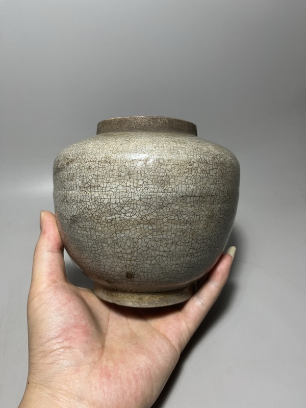 古玩陶瓷明代哥釉罐拍賣，當前價格650元