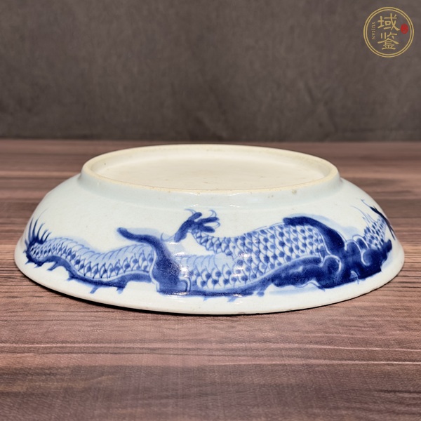 古玩陶瓷青花過墻龍紋臥盤真品鑒賞圖