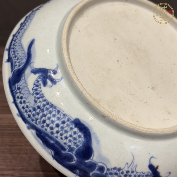 古玩陶瓷青花過墻龍紋臥盤真品鑒賞圖