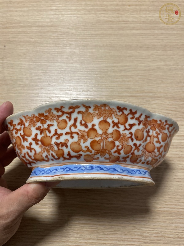 古玩陶瓷礬紅福祿萬代海棠口貢碗真品鑒賞圖