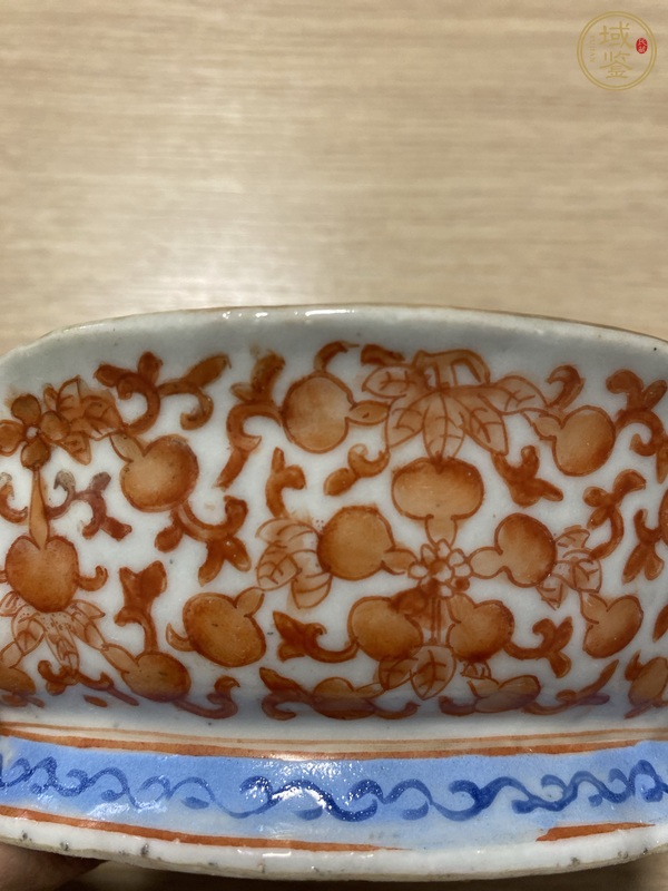古玩陶瓷礬紅福祿萬代海棠口貢碗真品鑒賞圖