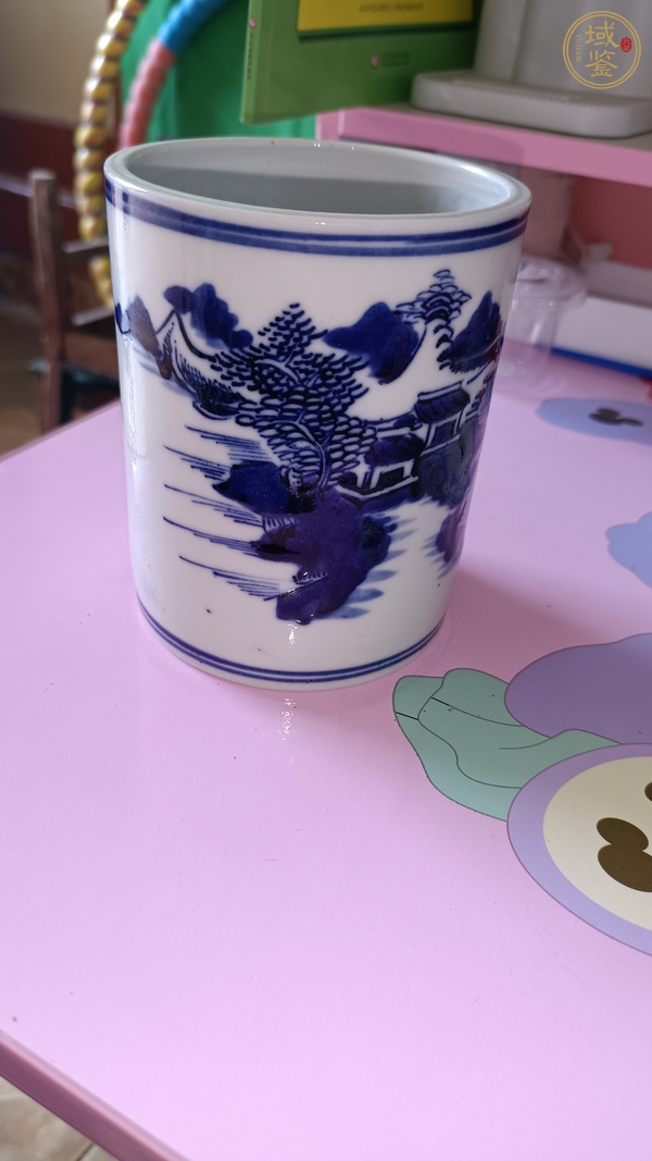 古玩陶瓷山水紋青花筆筒真品鑒賞圖