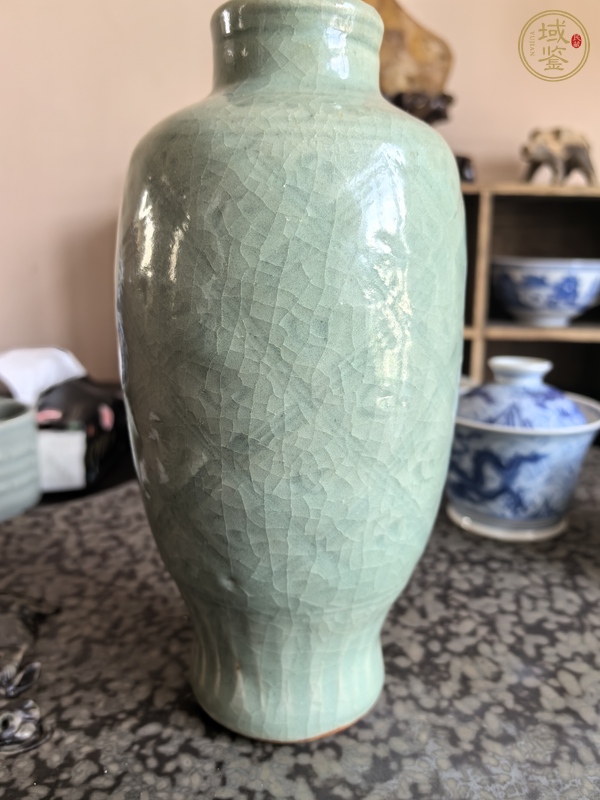 古玩陶瓷龍泉青瓷刻網(wǎng)格紋梅瓶真品鑒賞圖