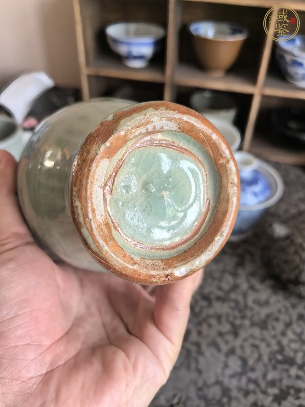 古玩陶瓷龍泉青瓷刻網(wǎng)格紋梅瓶真品鑒賞圖