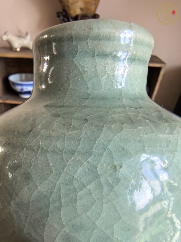 古玩陶瓷龍泉青瓷刻網(wǎng)格紋梅瓶真品鑒賞圖
