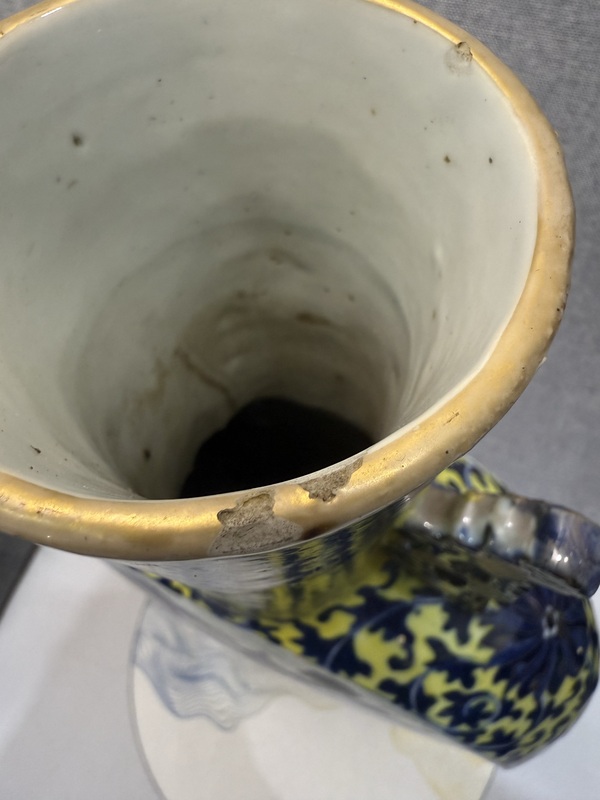 古玩陶瓷樓臺亭閣山水紋青花抱月瓶拍賣，當前價格45800元