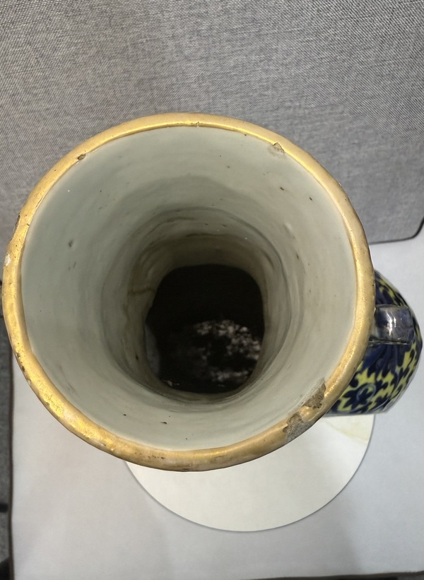 古玩陶瓷樓臺亭閣山水紋青花抱月瓶拍賣，當前價格45800元