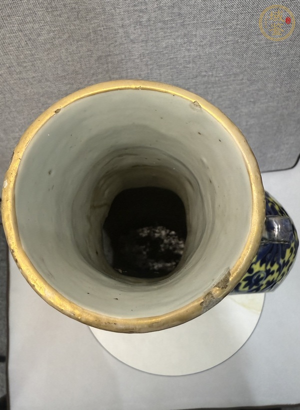 古玩陶瓷樓臺(tái)亭閣山水紋青花抱月瓶真品鑒賞圖