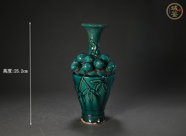古玩陶瓷綠釉貼塑瓶真品鑒賞圖