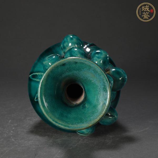 古玩陶瓷綠釉貼塑瓶真品鑒賞圖