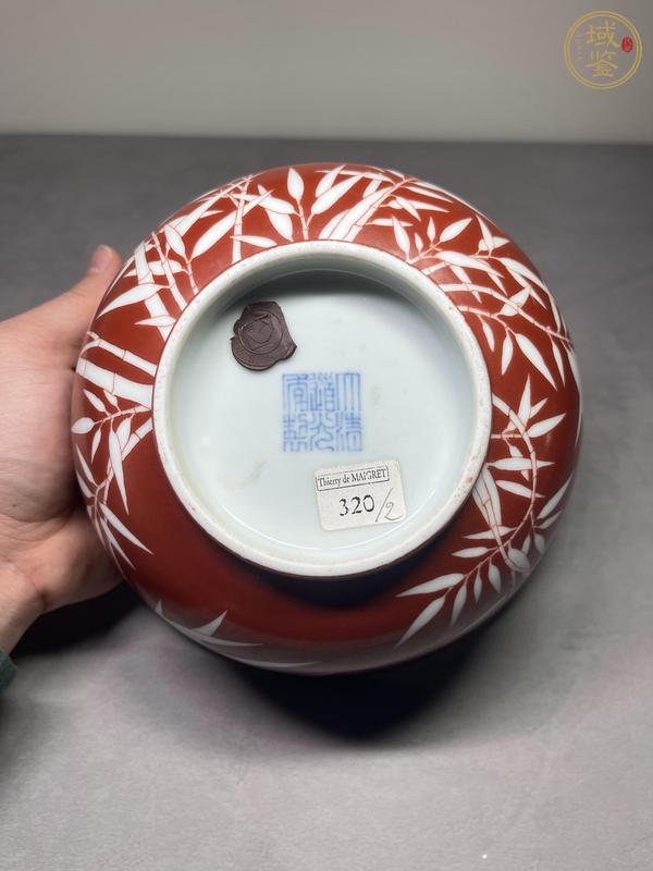 古玩陶瓷珊瑚紅地留白竹紋碗真品鑒賞圖
