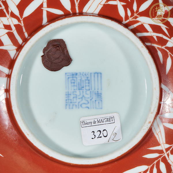 古玩陶瓷珊瑚紅地留白竹紋碗真品鑒賞圖