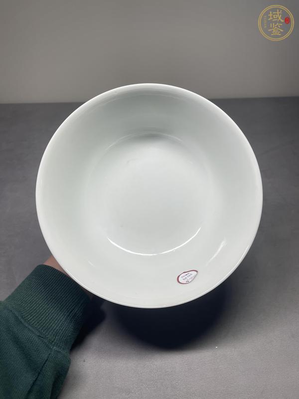 古玩陶瓷珊瑚紅地留白竹紋碗真品鑒賞圖