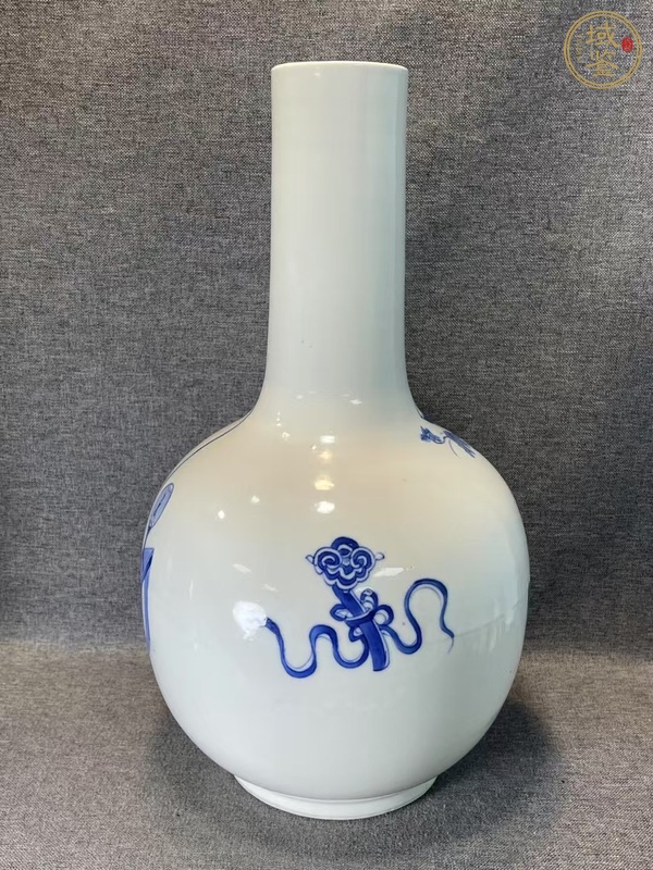 古玩陶瓷人物紋青花天球瓶真品鑒賞圖