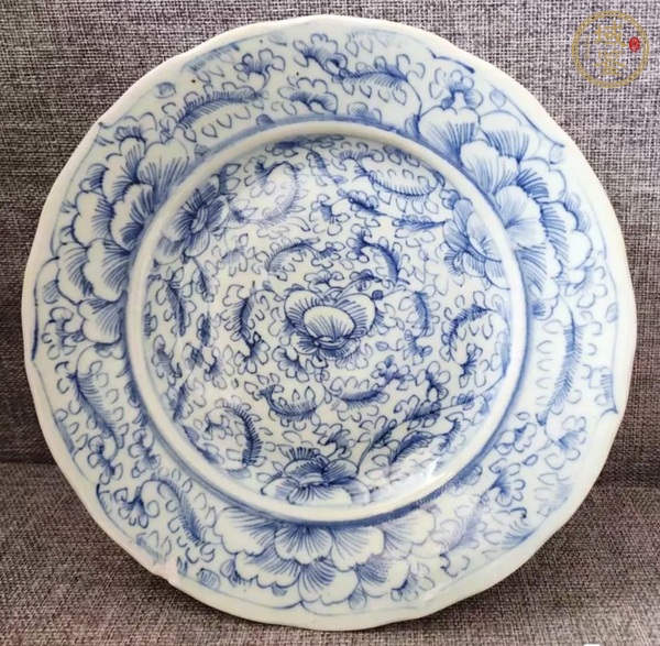 古玩青花纏枝花卉紋盤真品鑒賞圖