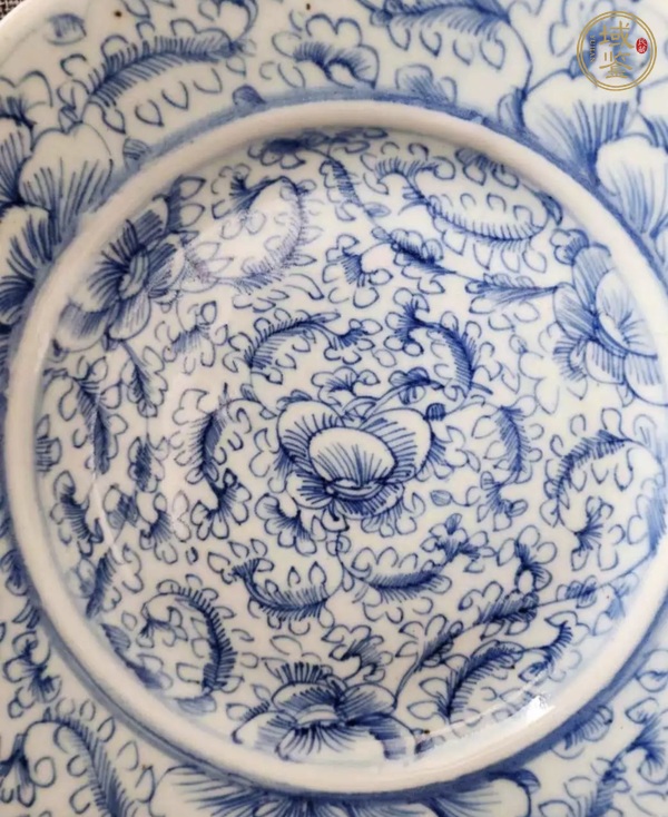 古玩陶瓷青花纏枝花卉紋盤真品鑒賞圖