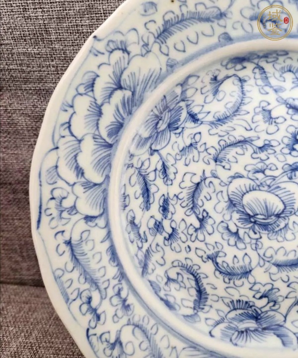 古玩陶瓷青花纏枝花卉紋盤真品鑒賞圖