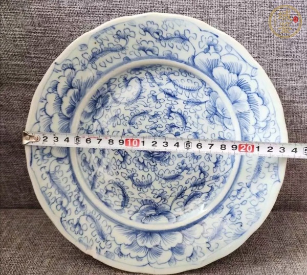 古玩陶瓷青花纏枝花卉紋盤真品鑒賞圖