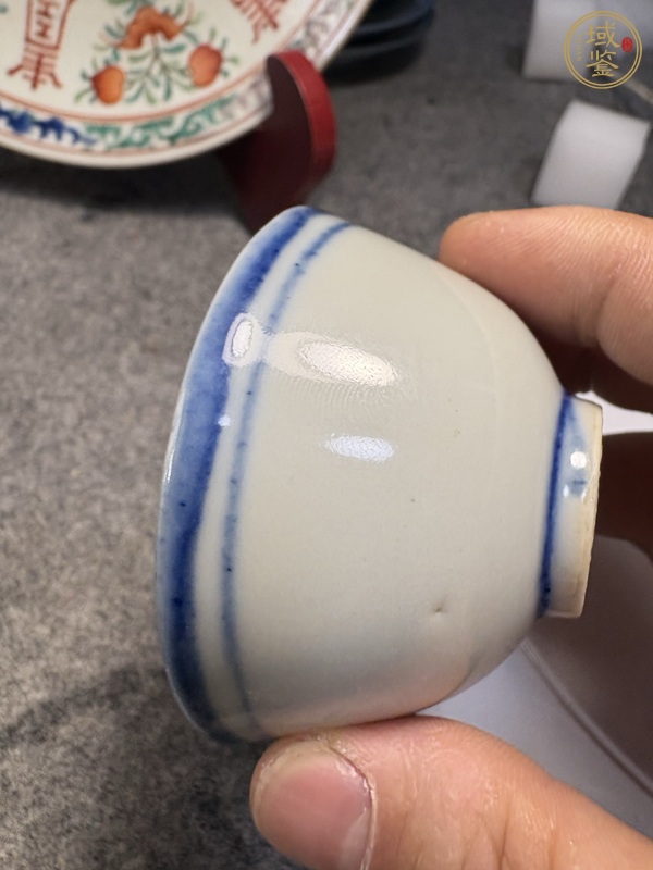 古玩陶瓷民國青花描邊茶杯真品鑒賞圖