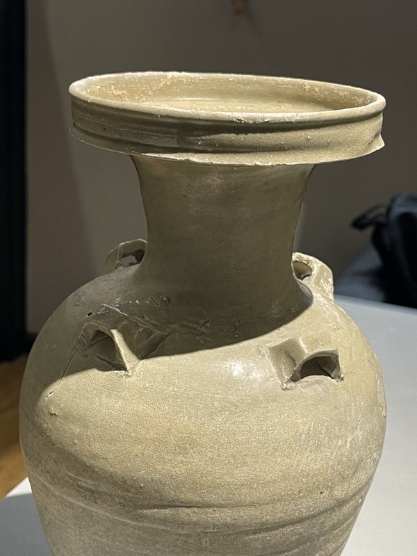 古玩陶瓷南北朝四系盤口瓶拍賣，當(dāng)前價(jià)格9800元