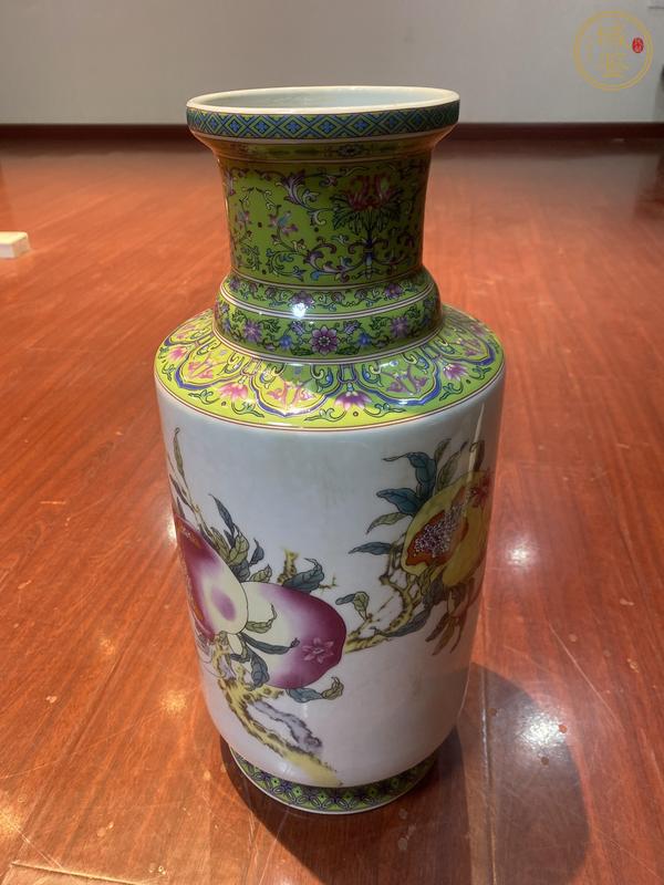 古玩陶瓷黃地粉彩福壽紋棒槌瓶真品鑒賞圖