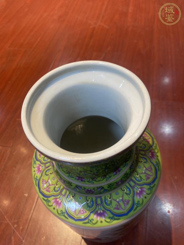 古玩陶瓷黃地粉彩福壽紋棒槌瓶真品鑒賞圖