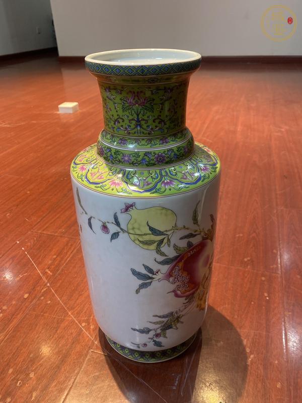 古玩陶瓷黃地粉彩福壽紋棒槌瓶真品鑒賞圖