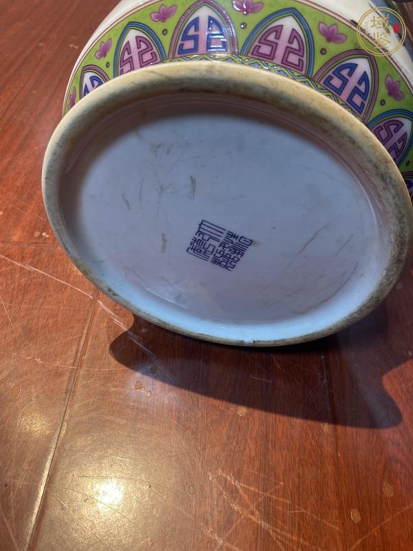 古玩陶瓷黃地粉彩福壽紋棒槌瓶真品鑒賞圖