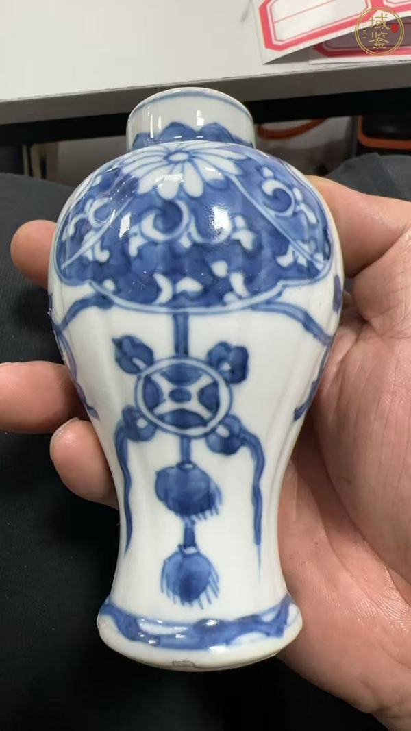 古玩陶瓷青花花卉紋梅瓶真品鑒賞圖