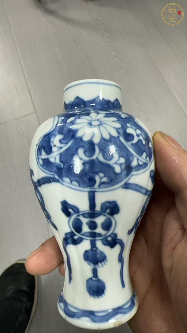 古玩陶瓷青花花卉紋梅瓶真品鑒賞圖