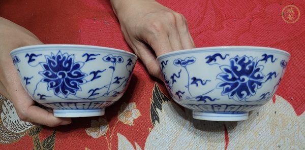 古玩陶瓷花卉紋青花碗真品鑒賞圖