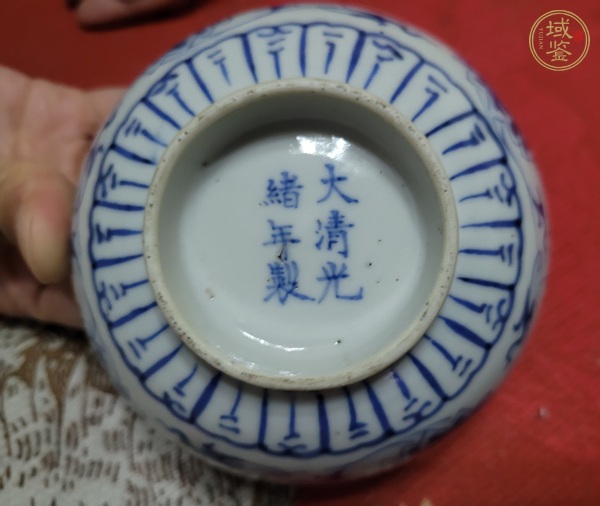 古玩陶瓷花卉紋青花碗真品鑒賞圖