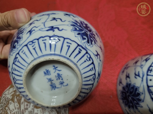 古玩陶瓷花卉紋青花碗真品鑒賞圖