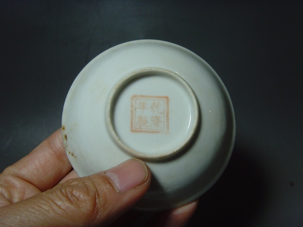 古玩陶瓷民國.黃地粉彩花卉紋盤(底款:乾隆年制)拍賣,當前價格0元