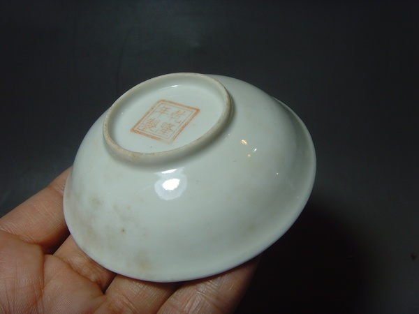 古玩陶瓷民國.黃地粉彩花卉紋盤(底款:乾隆年制)拍賣,當前價格0元