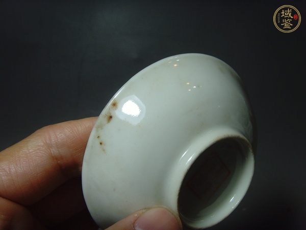 古玩陶瓷黃地粉彩花卉紋盤真品鑒賞圖