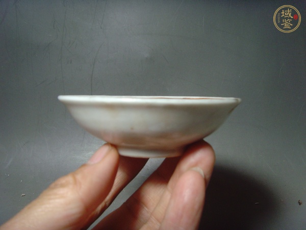古玩陶瓷黃地粉彩花卉紋盤真品鑒賞圖