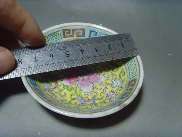 古玩陶瓷民國.黃地粉彩花卉紋盤(底款:乾隆年制)拍賣,當前價格0元