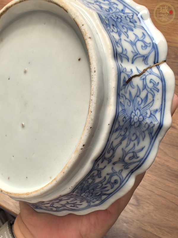 古玩陶瓷乾隆淡描青花燭臺真品鑒賞圖